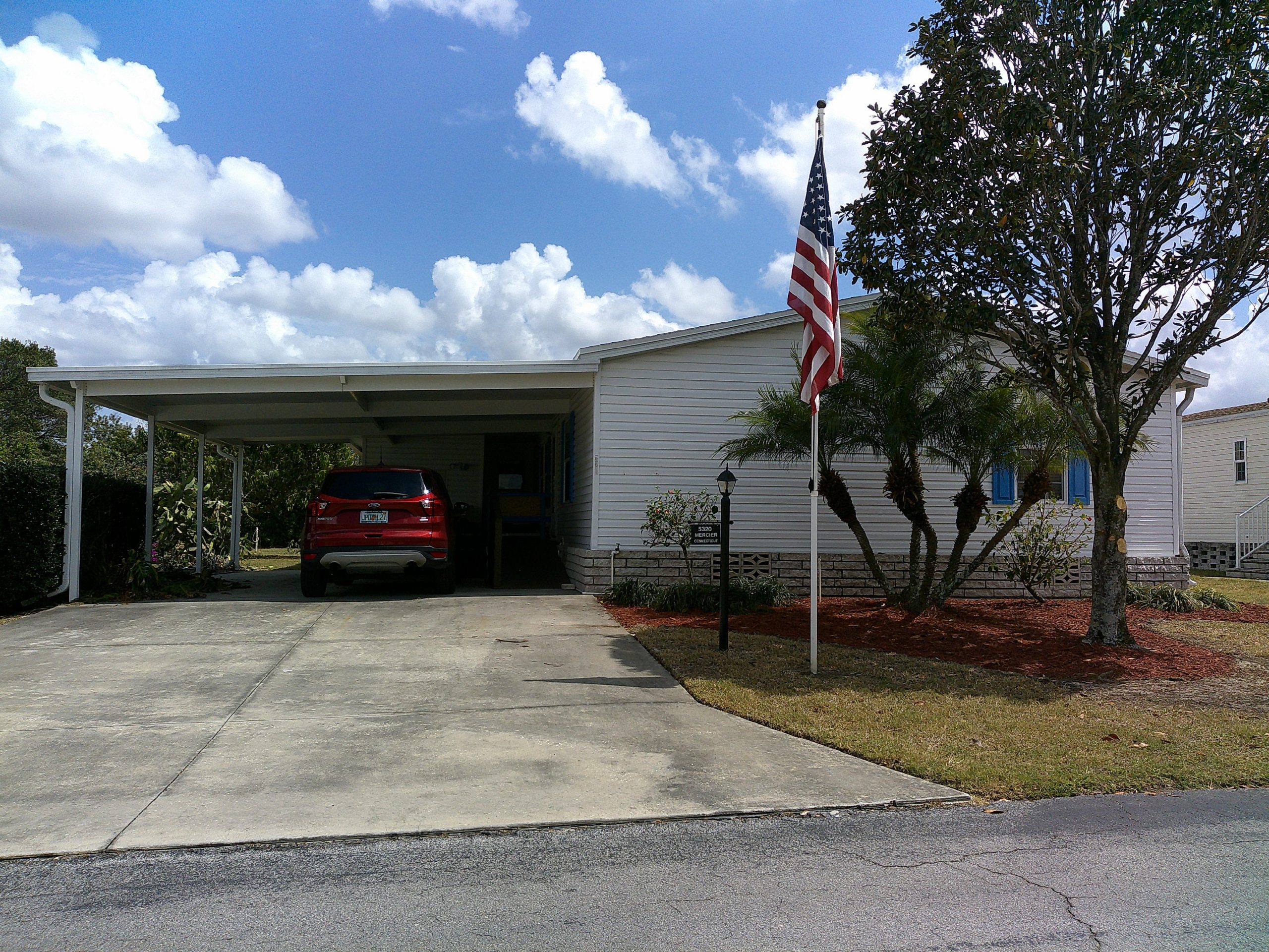 Partially furnished 2008 Home in Winter Haven Oaks