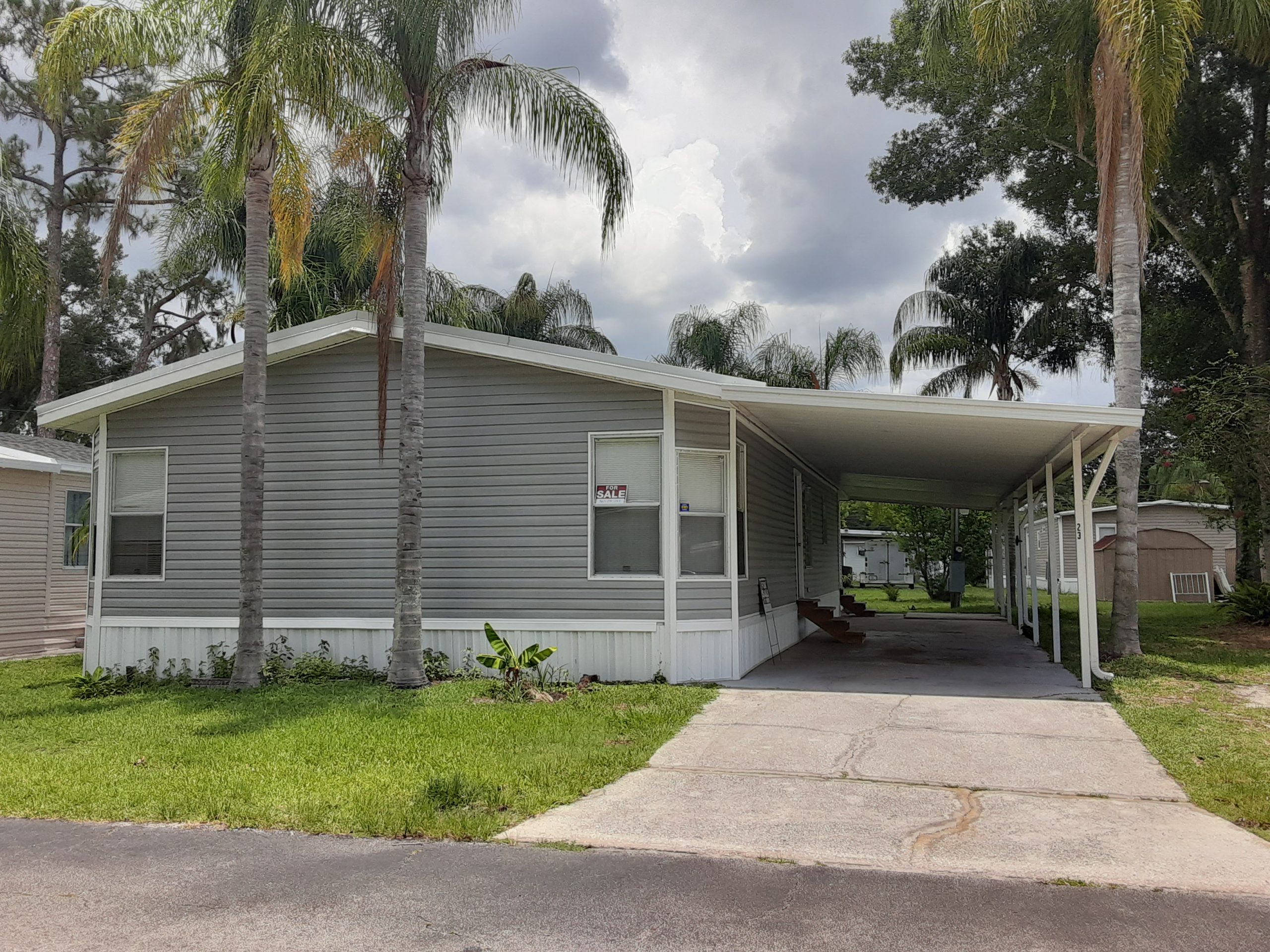 Large doublewide in North Lakeland’s May Grove Village