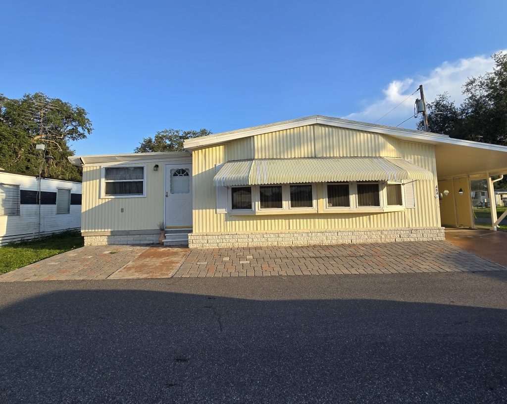 🌞 Your Florida Retreat Awaits! Spacious 2+ Bedroom Home in 55+ Community