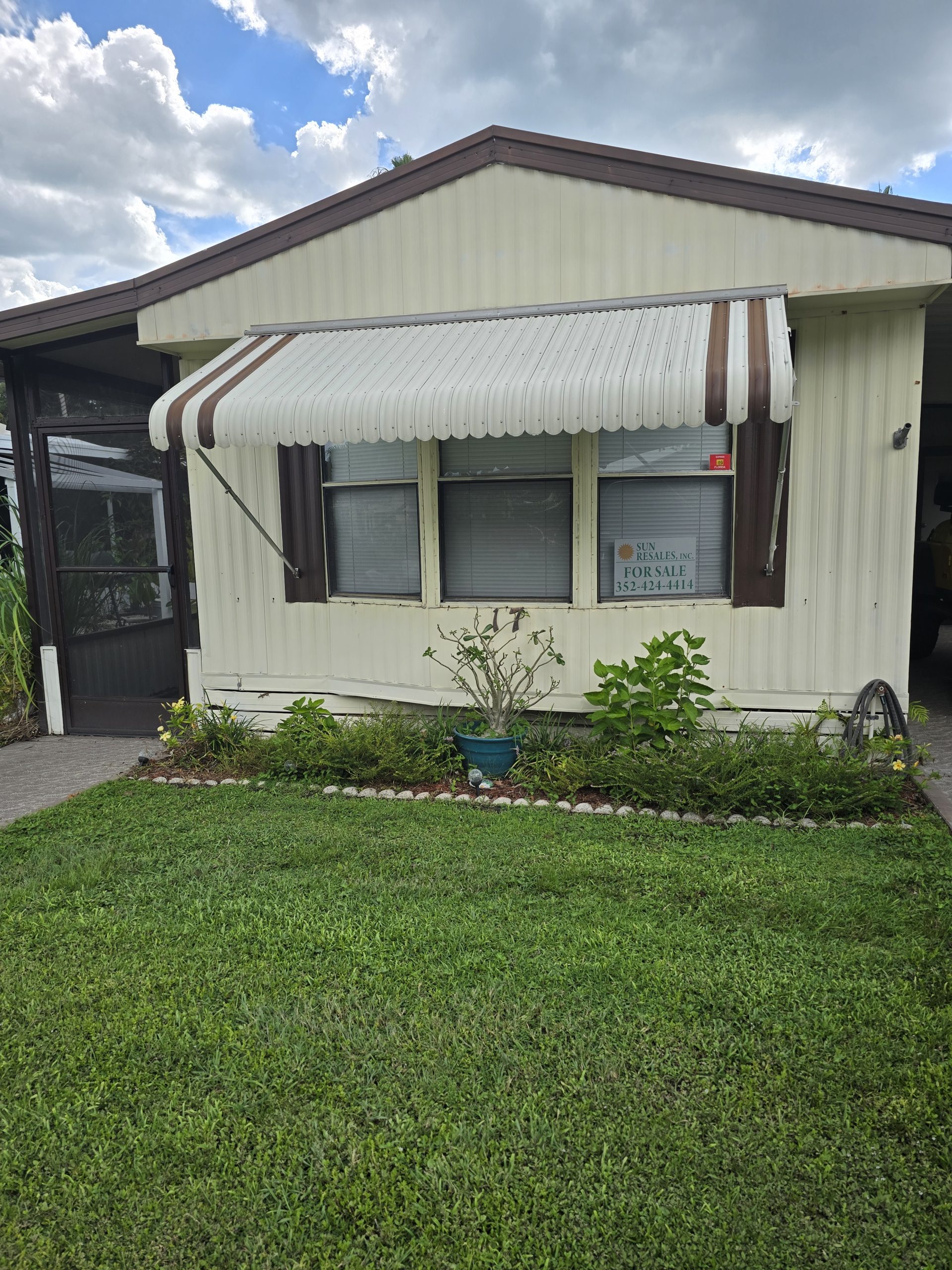 2/1.5 Split Plan home in Central Leisure Lake Mobile Home & RV Park in Auburndale, FL.