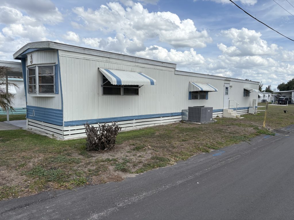 Charming 1BR/1BA Mobile Home in Peaceful 55+ Community – Corner Lot!