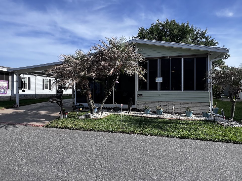 Beautifully updated and move-in ready home in Swiss Golf & Tennis!